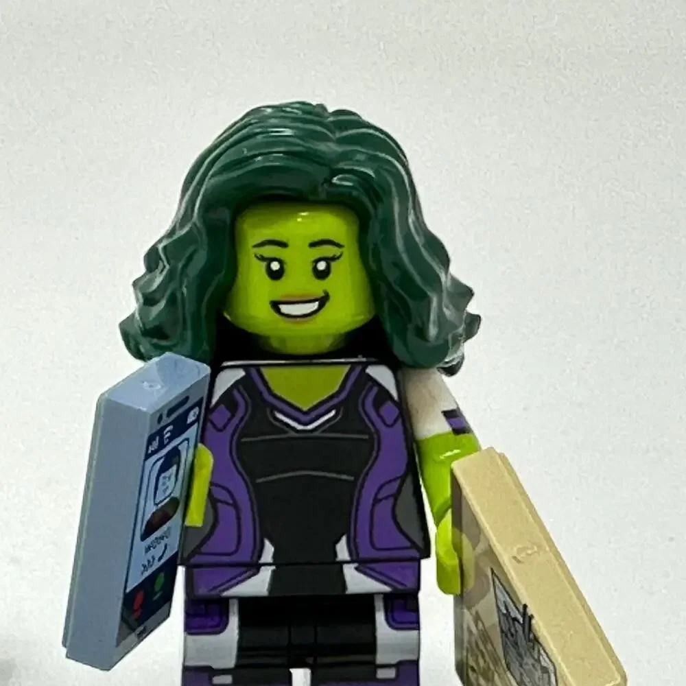 LEGO Marvel She-Hulk Minifigure +Extras Green Hair Phone Folder Series 2 71039
